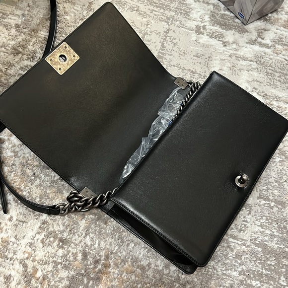 Chanel New Medium Boy Bag - Picture 12 of 15